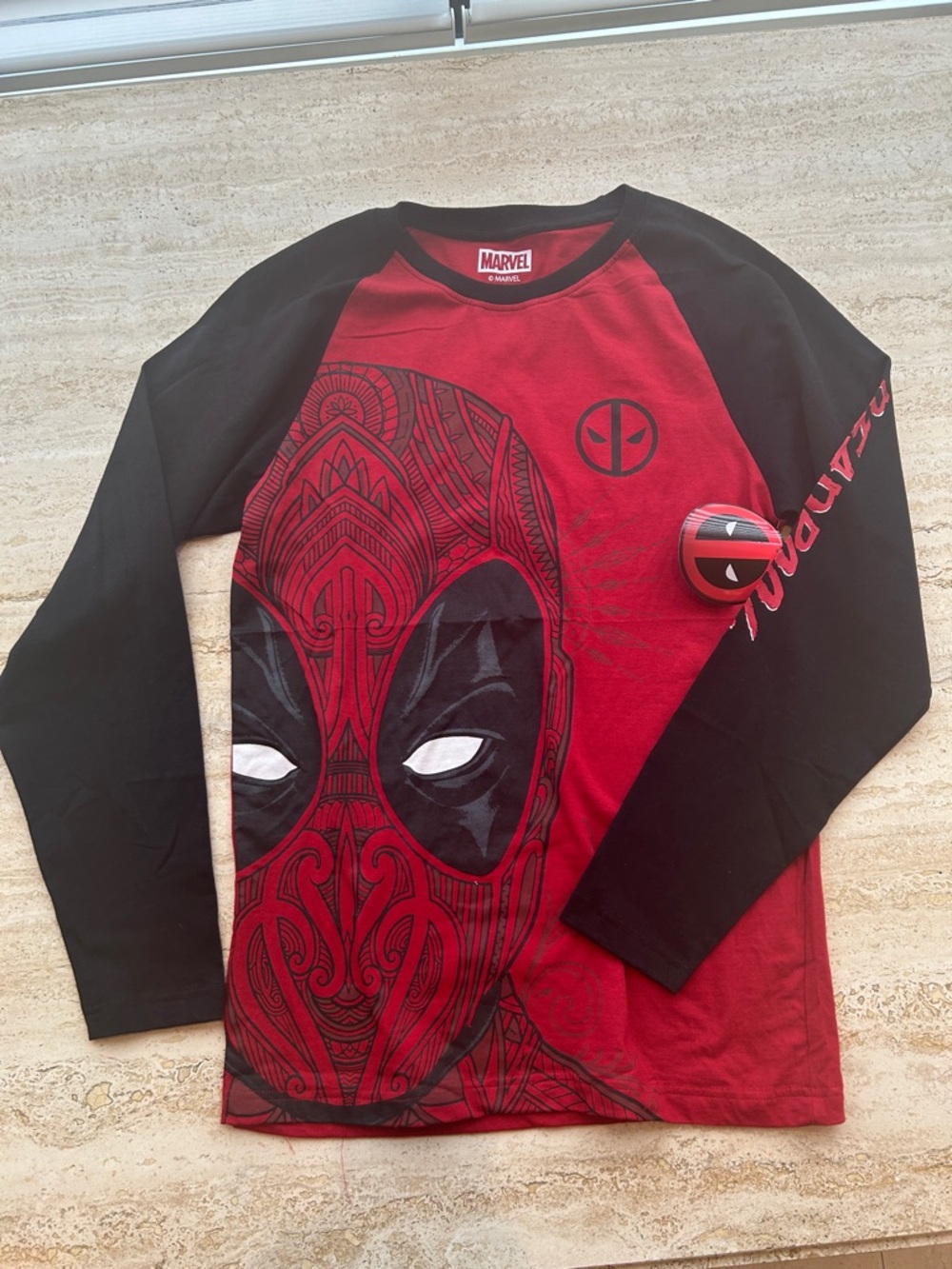 NEW 🆕 Marvel Deadpool Red & Black Long Sleeve Graphic Tee size S